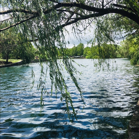 Meet your Posher. - Picture 2 of 8